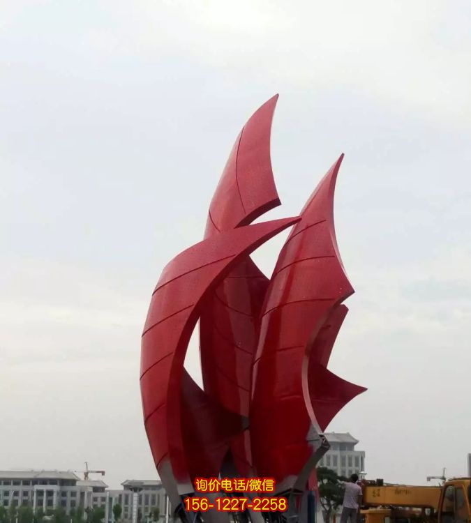 不銹鋼彩繪雕塑，為廣場增添獨(dú)特景觀