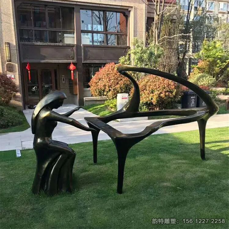玻璃鋼彈鋼琴雕塑加工廠家，彈鋼琴的女孩雕塑大全