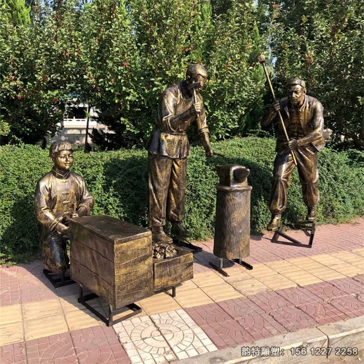 玻璃鋼打鐵匠雕塑，民俗打鐵人物雕塑制作廠家