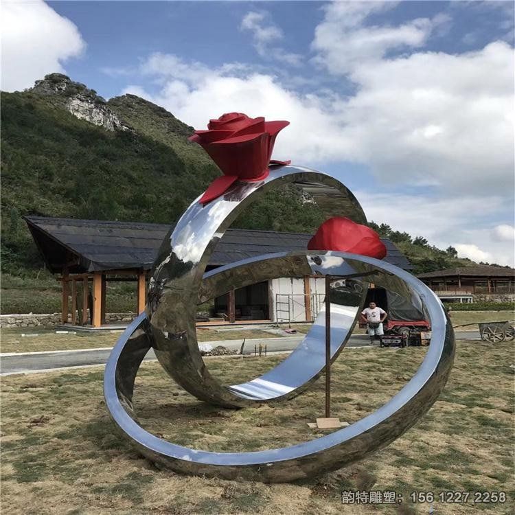不銹鋼結(jié)婚戒指雕塑，玫瑰花戒指雕塑制作廠家