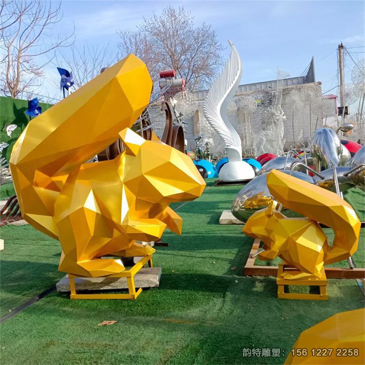 幾何切面松鼠雕塑廠家，不銹鋼塊面松鼠雕塑