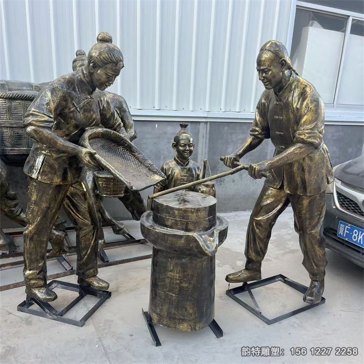 玻璃鋼老婆婆推磨雕塑，磨豆?jié){人物雕塑