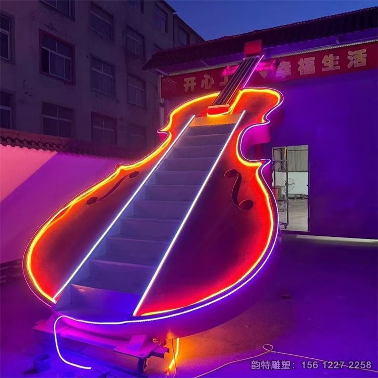 網紅打卡琴梯雕塑案例分享 發光不銹鋼大提琴雕塑