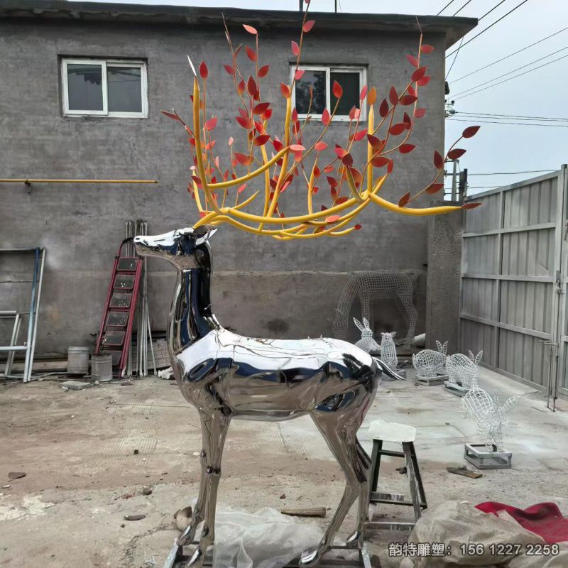 鏡面鹿雕塑圖片大全 抬頭、低頭、半臥各種姿勢應(yīng)有盡有