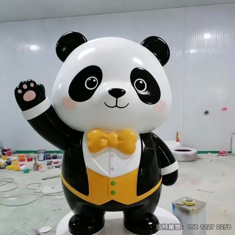 迎賓熊貓雕塑 向每一位游客傳遞著友善的問候和歡迎